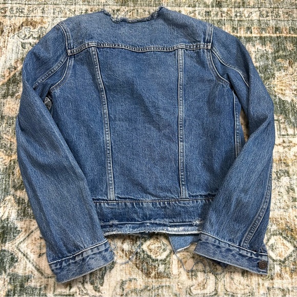 Levi's small raw hem no collar denim jacket - Picture 6 of 6
